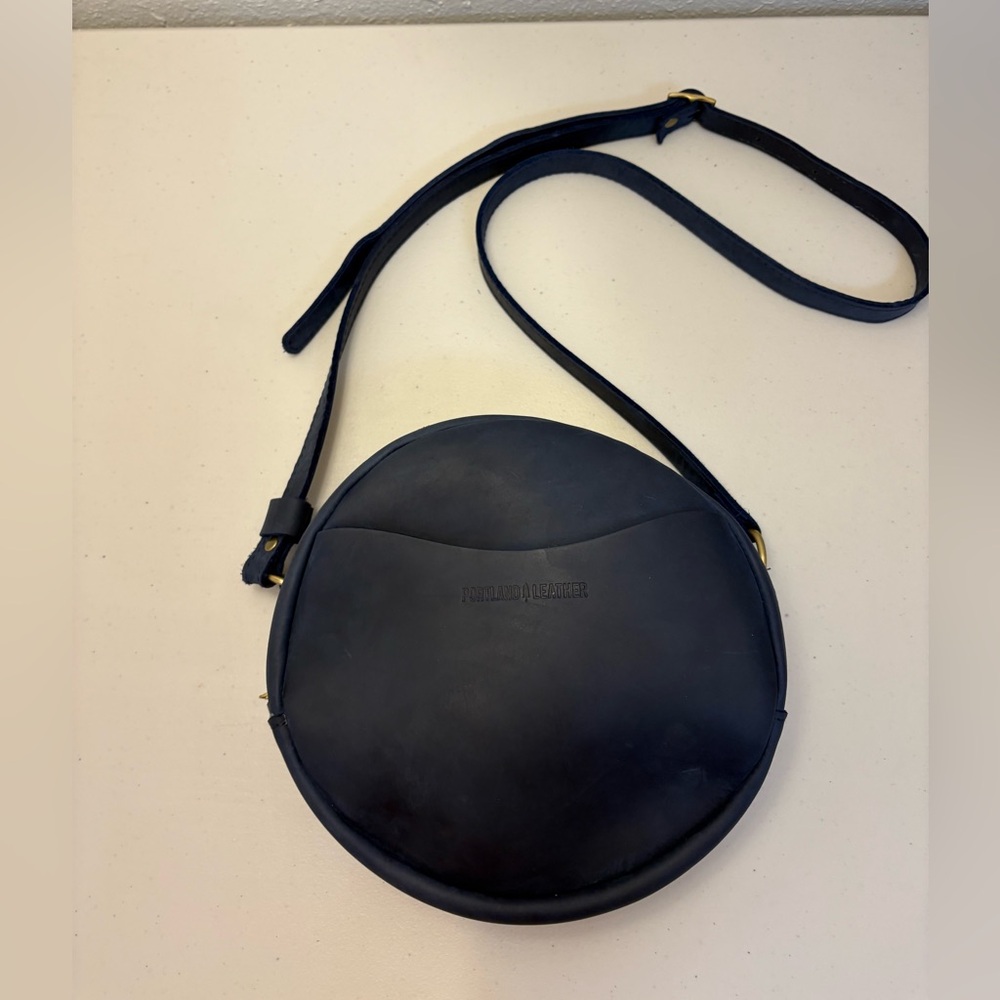 Portland Leather Goods Almost Perfect Circle 9” Crossbody Purse Deep Water BLUE